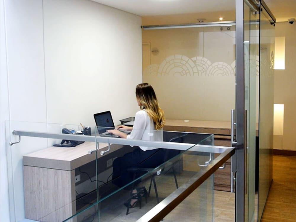 Park V Hotel & Suites Кали Екстериор снимка