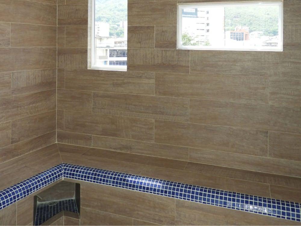 Park V Hotel & Suites Кали Екстериор снимка